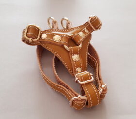 قلاده کتفی چرم طبیعی طرح مثلث