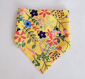 دستمال گردن طرح گل زرد