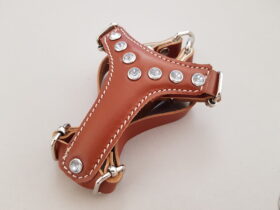 قلاده کتفی چرم طبیعی نگین دار